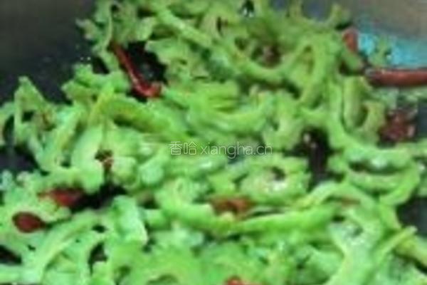 苦瓜炒腊肉的做法图解6