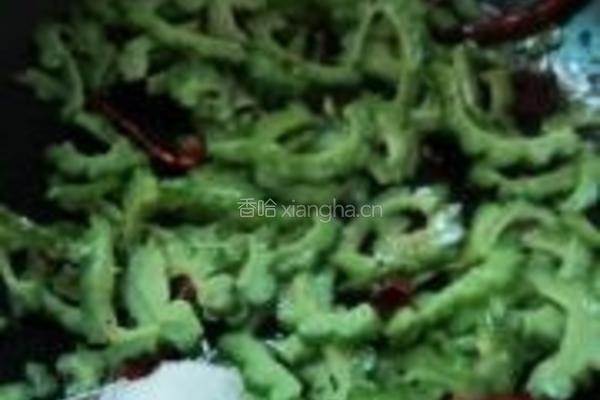 苦瓜炒腊肉的做法图解7