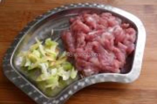 蒜苗豆干炒肉丝的做法图解1