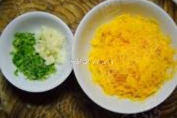 蒜香南瓜饼的做法图解2