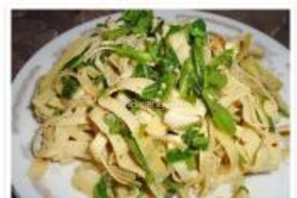 凉拌香椿豆腐皮的做法图解7