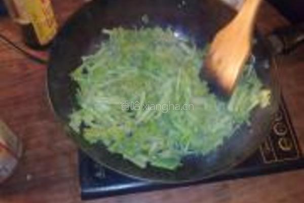 鸡蛋炒芹菜的做法图解5