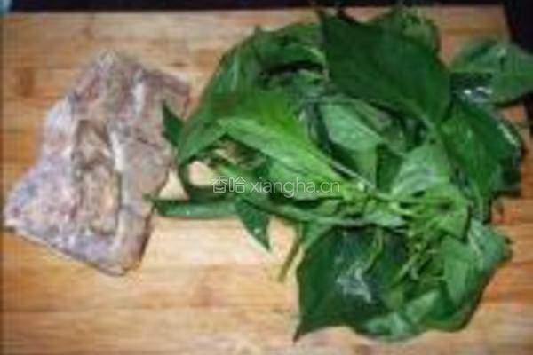 咸猪骨滚辣椒叶的做法图解1