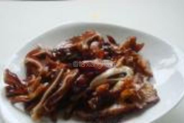 苦瓜炒腊猪耳朵的做法图解3