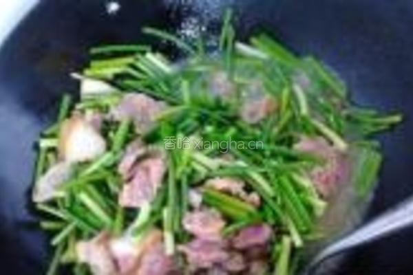 蒜苗炒咸肉片的做法图解7