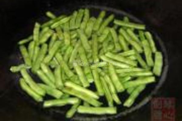 四季豆焖排骨的做法图解2