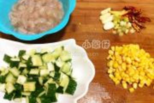 香辣黄瓜玉米虾仁的做法图解1