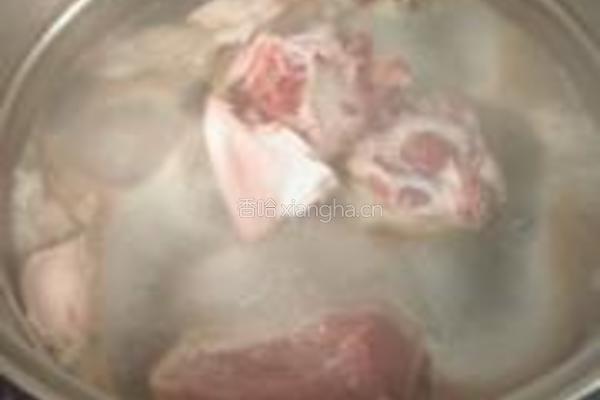 鲜蔬炖猪蹄的做法图解2