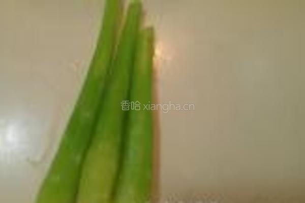 红烧肉炖莴笋的做法图解3