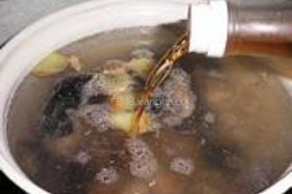 乌骨鸡银杏排骨汤的做法图解4