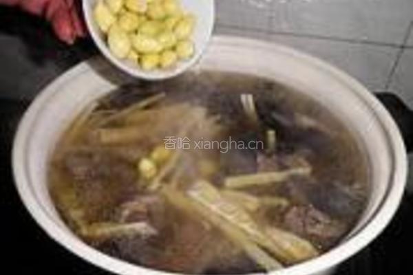 乌骨鸡银杏排骨汤的做法图解6