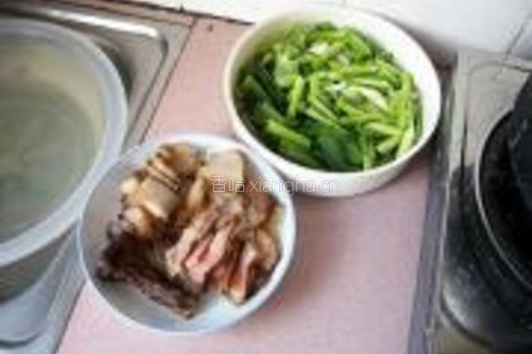 蒜苗炒腊肉的做法图解3