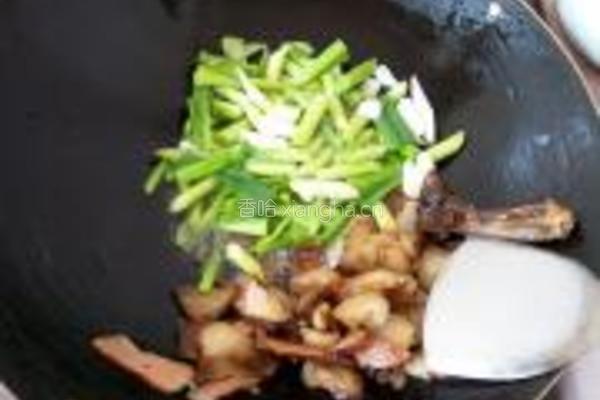 蒜苗炒腊肉的做法图解5