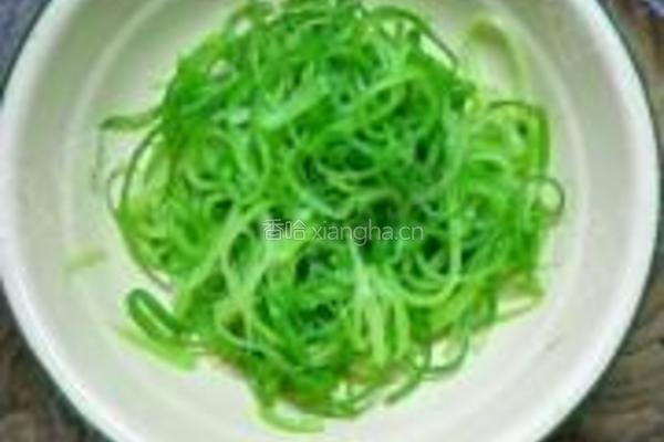凉拌蒜苗金针菇的做法图解3