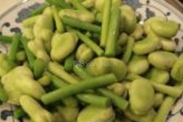 青蚕豆炒蒜苗的做法图解1