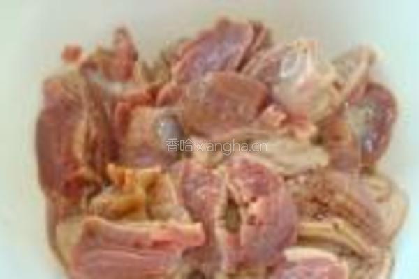 青豆炒鸡胗的做法图解5