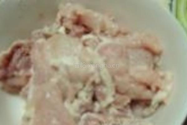 芹菜炒肉片的做法图解2