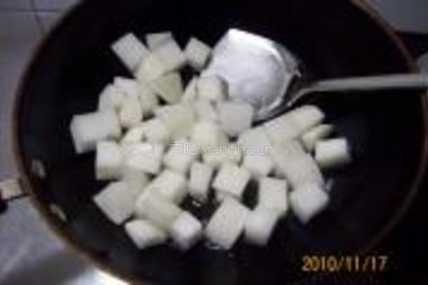 蒜苗红烧白萝卜的做法图解5