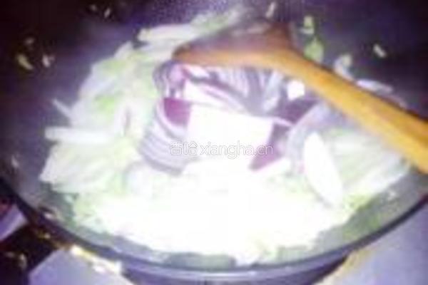 洋葱番茄炖白菜的做法图解5