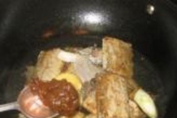 豆瓣酱烧带鱼的做法图解6