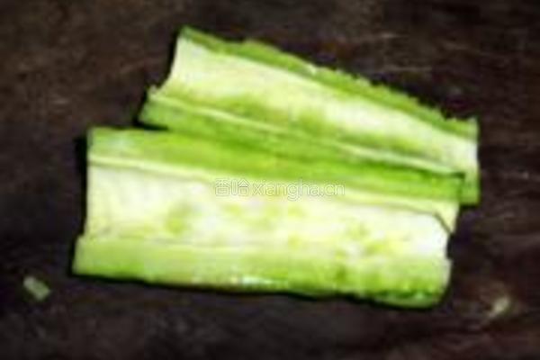 豉香肉末炒苦瓜的做法图解1