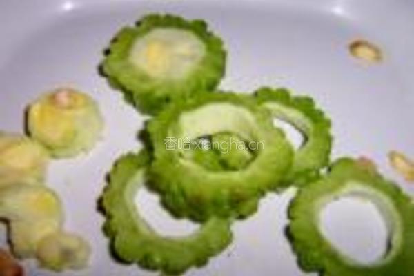 香酥苦瓜圈的做法图解2