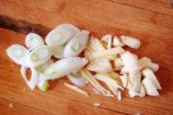 番茄白菜炖肉丸的做法图解2