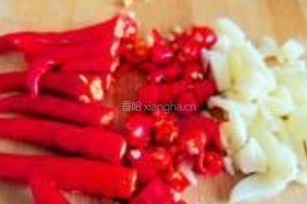 鲮鱼炒西兰花的做法图解3
