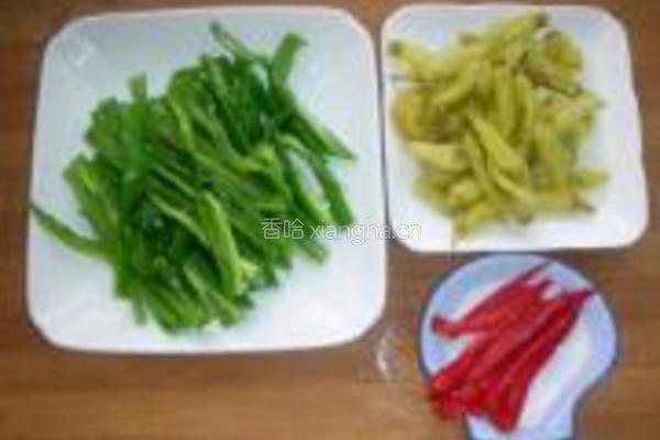 泡椒藕条的做法图解1