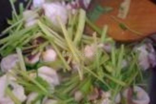 鱿鱼炒芹菜的做法图解4