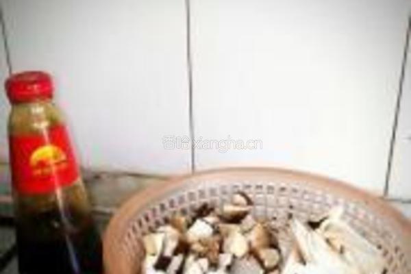 蚝油双菇的做法图解1