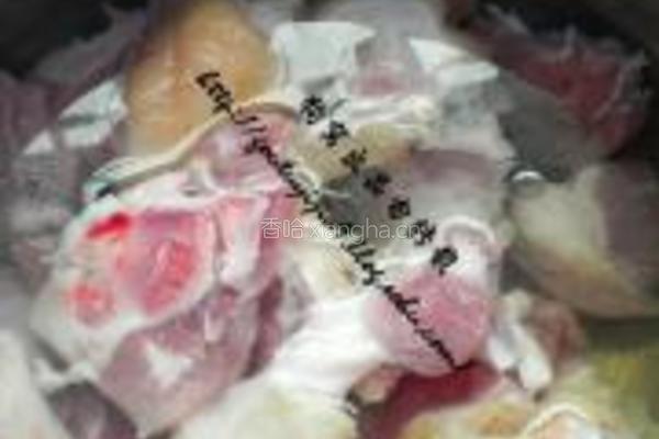 酸菜豌豆炖猪蹄的做法图解1