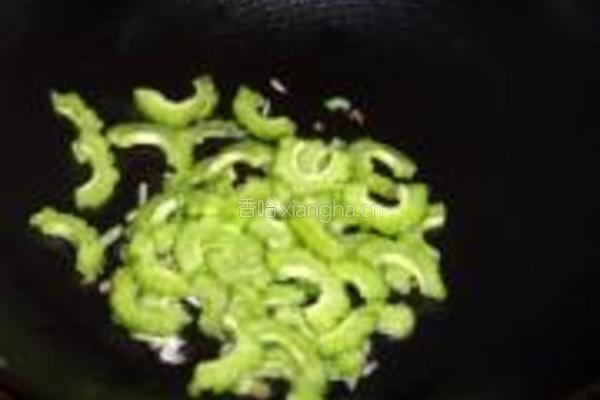 榨菜炒苦瓜的做法图解5