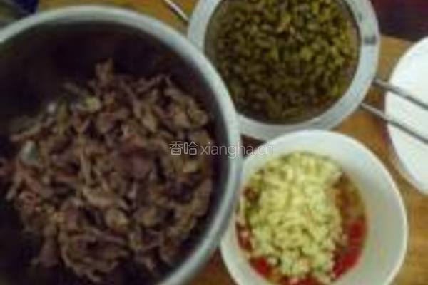 酸豆角炒鸡杂的做法图解1