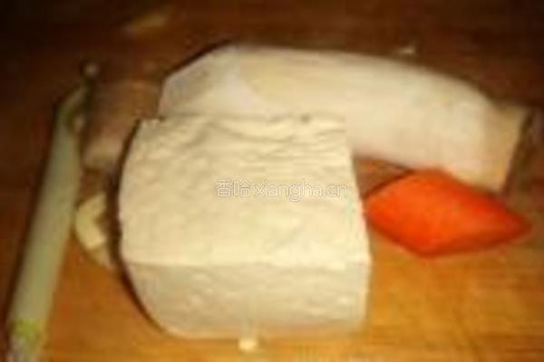 杏鲍菇炖豆腐的做法图解1