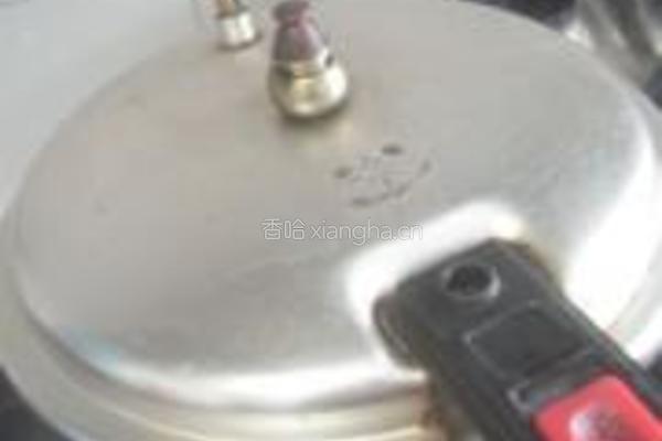 话梅桂圆糯米藕的做法图解7