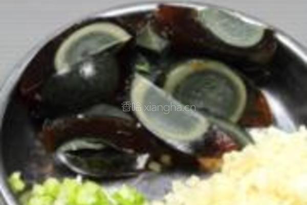 荔枝皮蛋炖排骨的做法图解7
