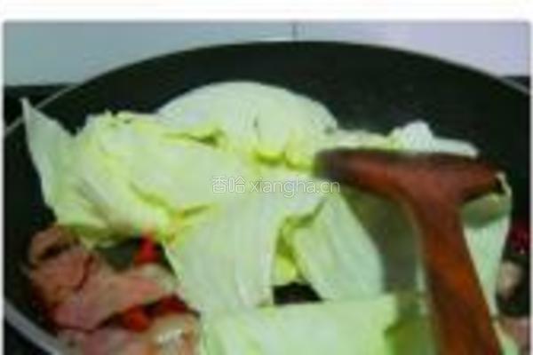 包菜小炒腊肉片的做法图解8
