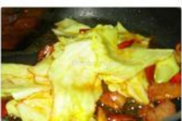 包菜小炒腊肉片的做法图解9