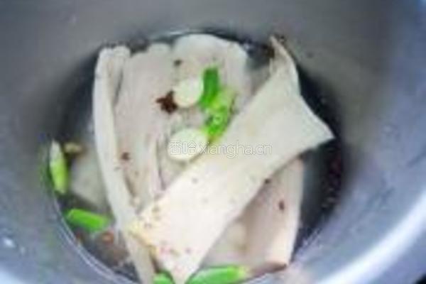 麻辣牛板筋的做法图解3