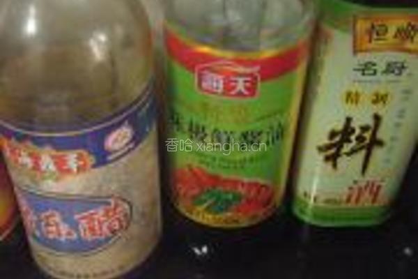 茄汁鱿鱼四季豆的做法图解2