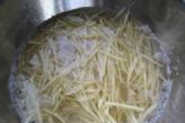 芹菜炒土豆丝的做法图解1