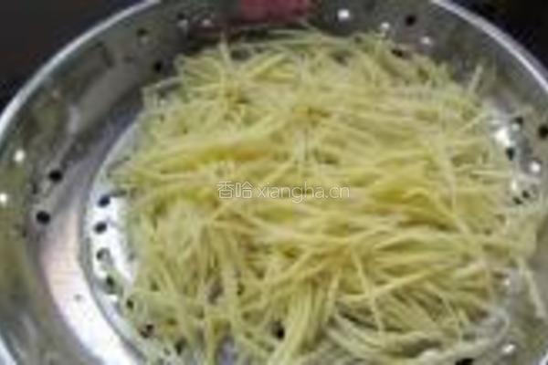 芹菜炒土豆丝的做法图解3
