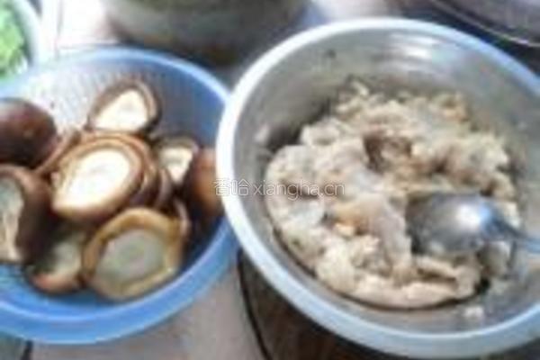 冬菇酿鱼肉的做法图解2