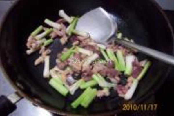 大蒜苗清炒鸡杂的做法图解7