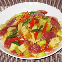 豆腐干炒香肠的做法[图]