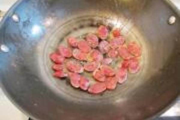 豆腐干炒香肠的做法图解4