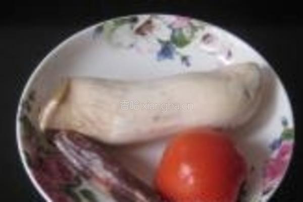 番茄杏鲍菇炒香肠的做法图解1