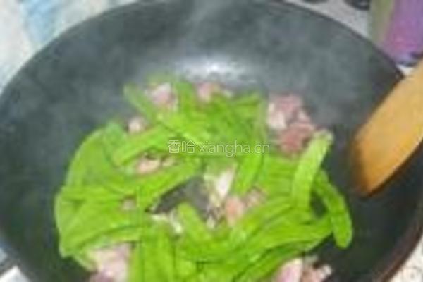 荷兰豆炒肉的做法图解3