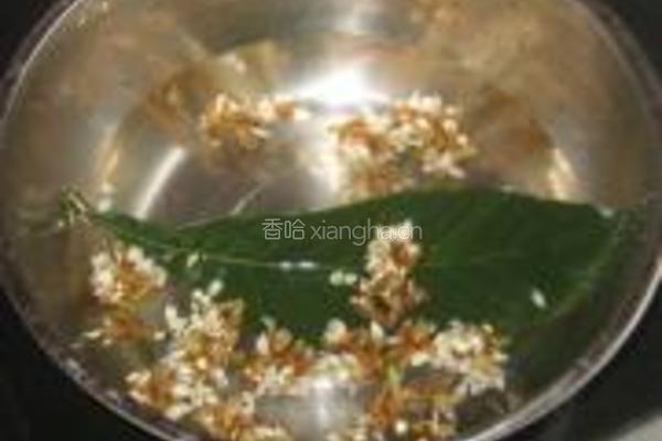 枇杷花糯米粥的做法图解2